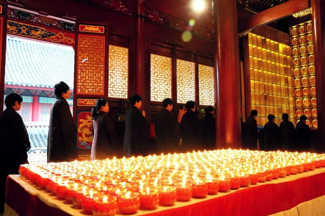 等慈禅寺广设方便,发起每日光明灯活动,信众可在寺院为家人,亲朋好友