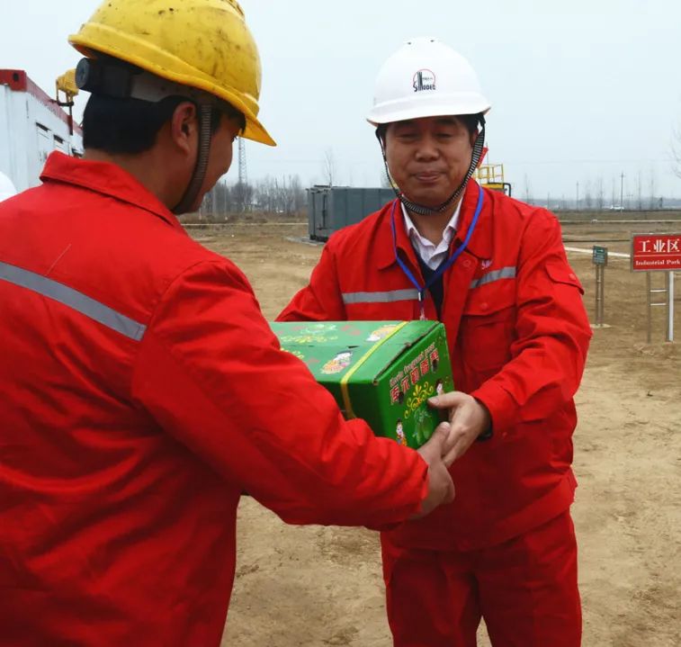 陈锡坤一行赴中原石油工程公司慰问调研