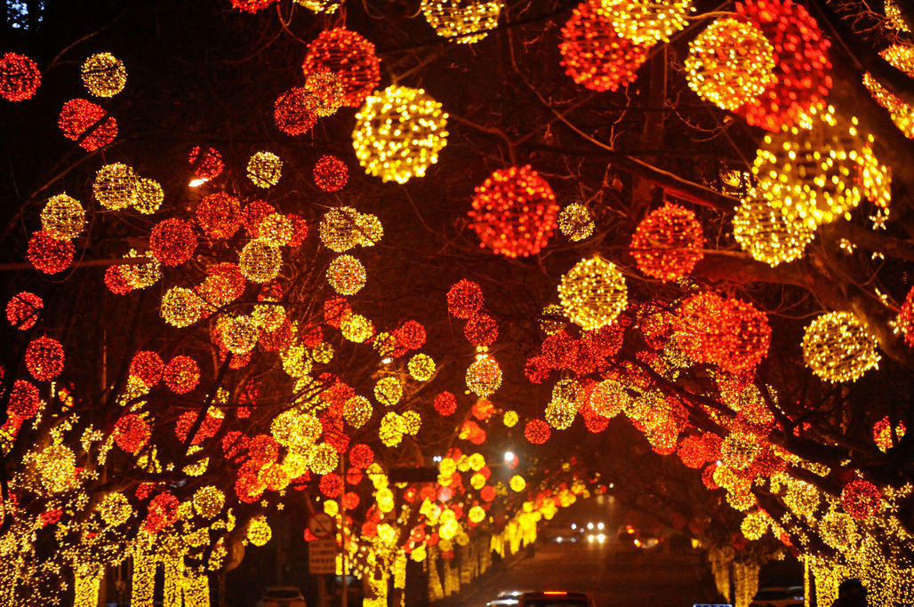 黃島網紅街再亮紅燈 市民過年好去處 盡顯國際範