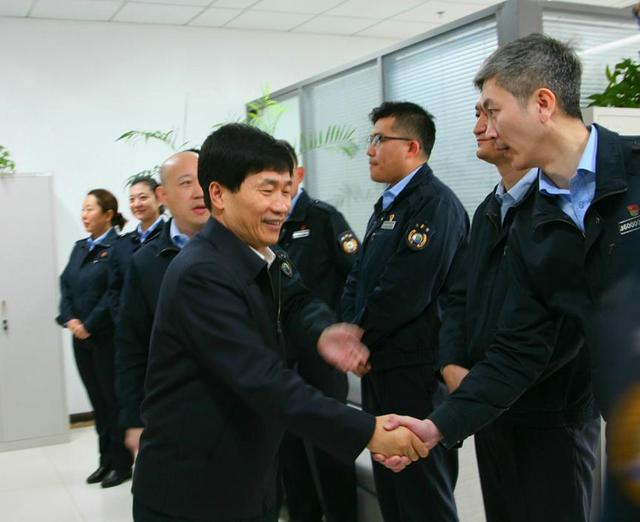 2月3日上午,北京市委常委,宣传部部长杜飞进看望慰问北京市文化市场