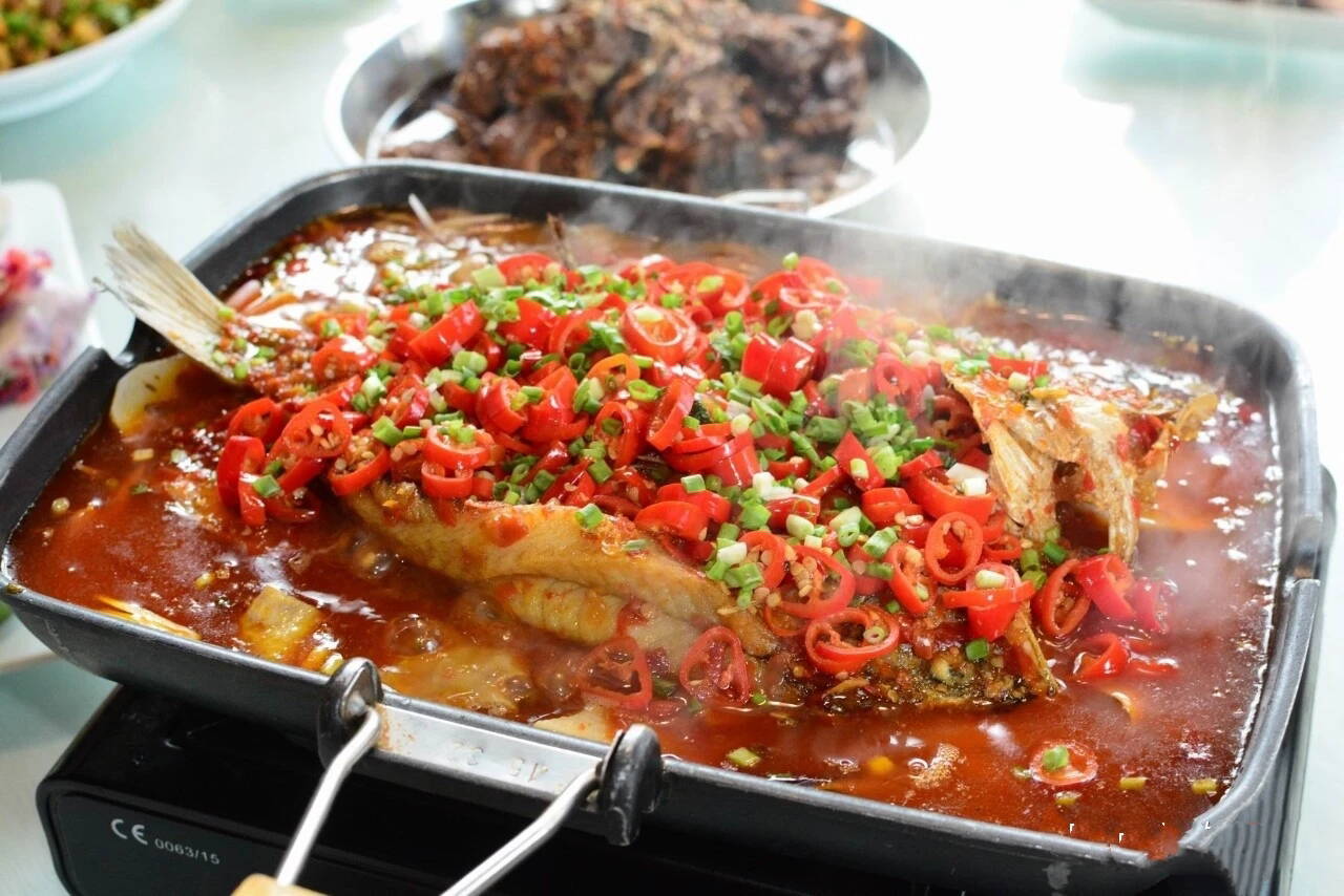 刘雪平美食餐饮团队菜品火焰山香煎海鲈鱼