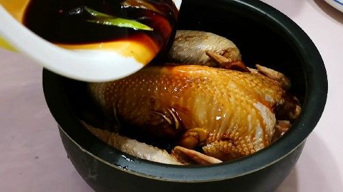 过年用电饭锅这么做鸡,不加油不加水,简单一做,出锅满屋香