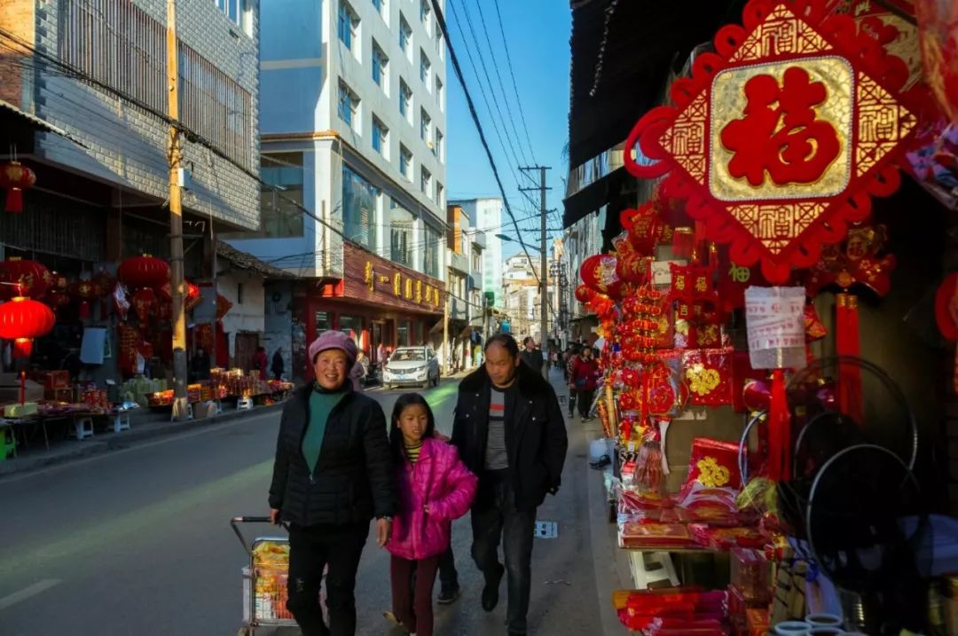 大街小巷新年红鲁甸新春年味浓