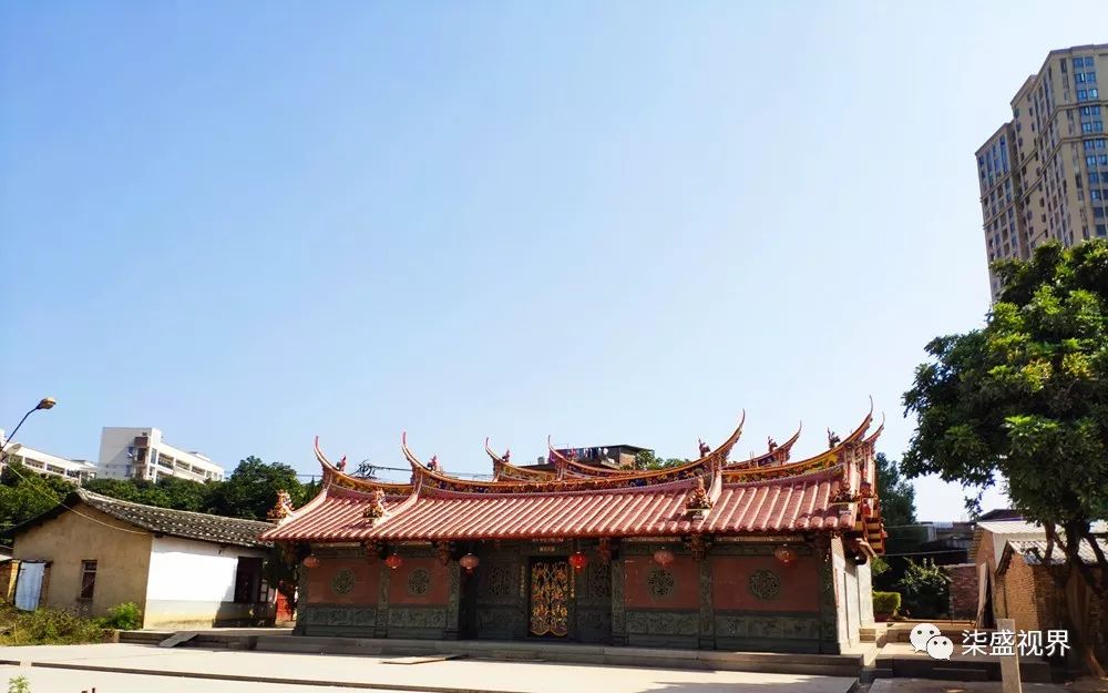 光德許氏宗祠,高陽衍派,太嶽傳芳.高陽盡攬國中勝,太嶽能觀世外天.