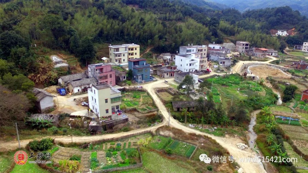 高空下俯视的下新岭水尾村(航拍)新岭水尾村,位于上砂镇北部,榕江水