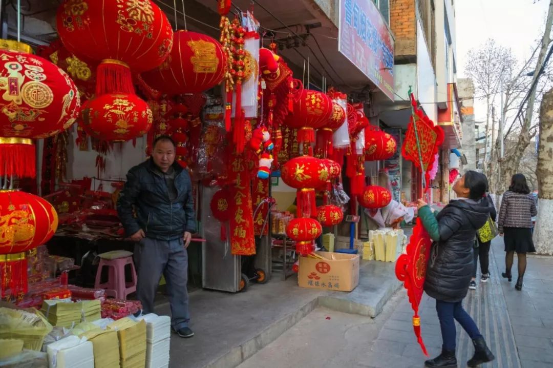 大街小巷新年红鲁甸新春年味浓