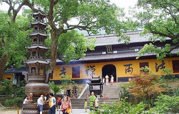 法雨寺慧济寺佛顶山景区又名白华顶,菩萨顶,为普陀山之主山