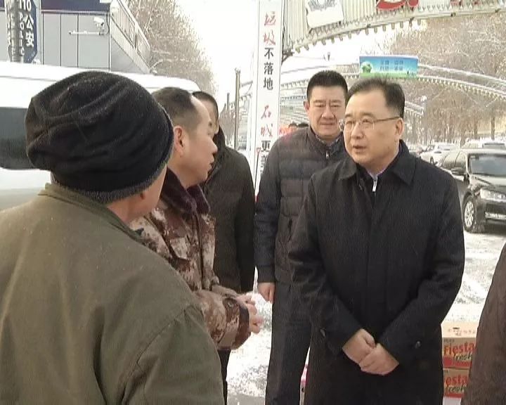 2月3日上午,八师石河子市党委常委,石河子市副市长孟宪锋慰问了春节