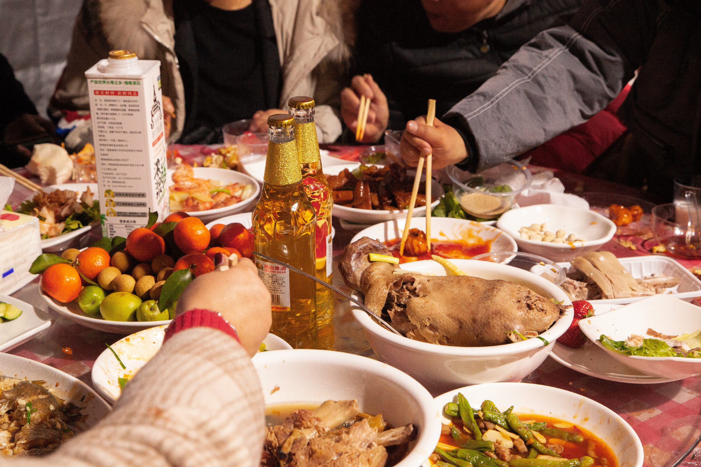 吃年夜饭照片图片