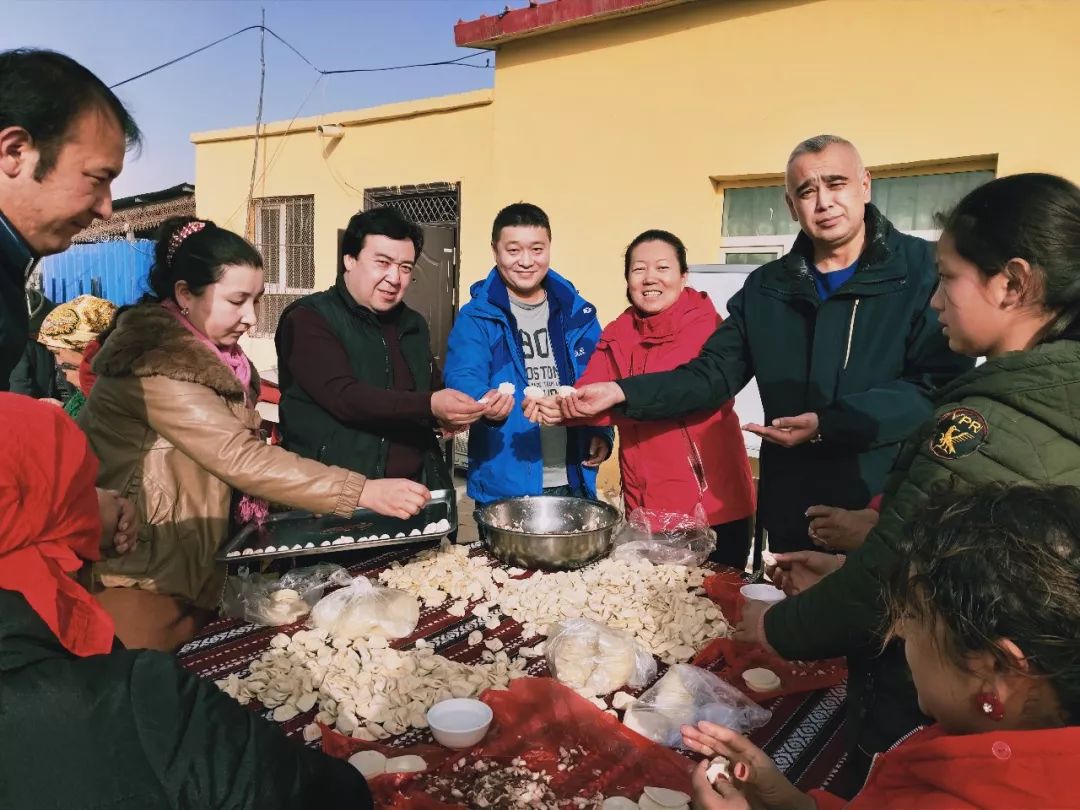 喜迎新春麥蓋提縣鄉村的迎春活動火起來三