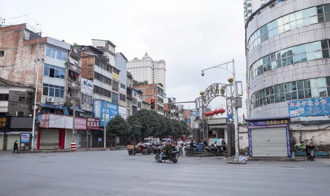 今天下午,南宁变成一座空城…_中华路