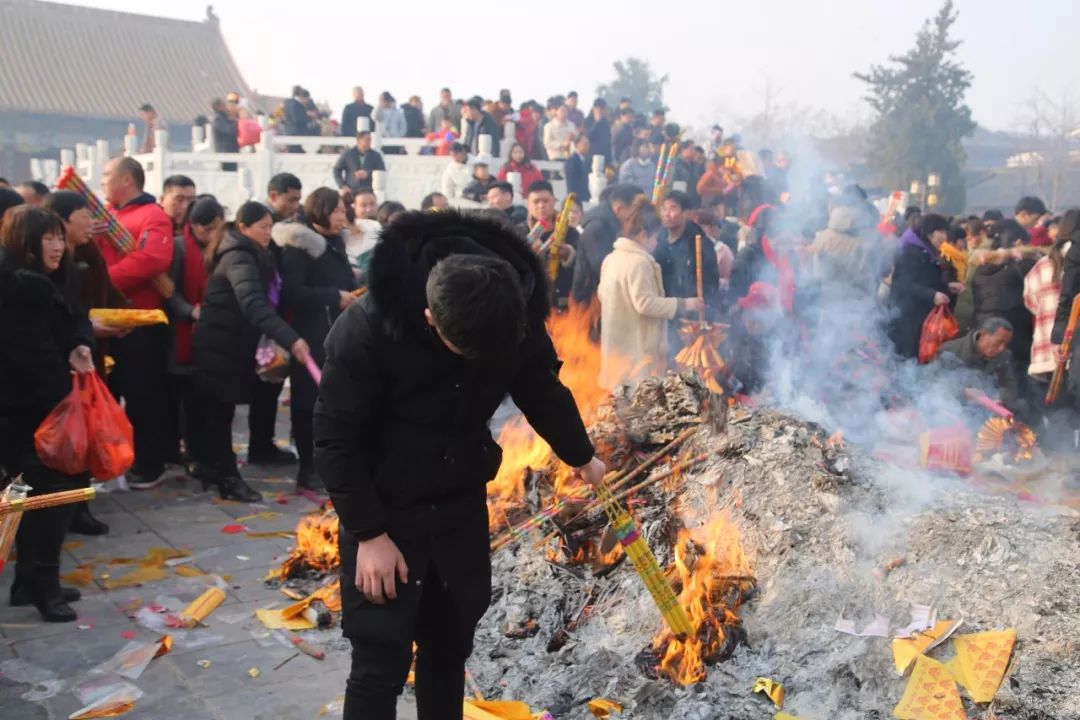 大年初一近20萬人湧入鹿邑明道宮進香祈福