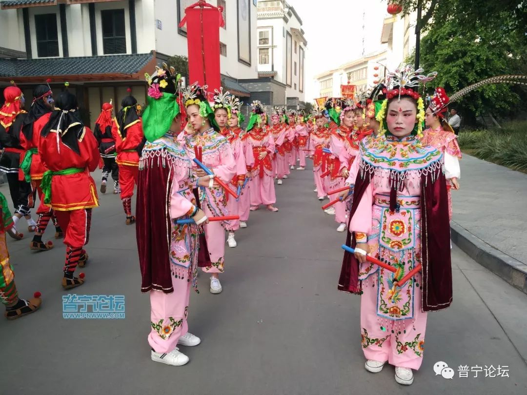 普宁流沙占陇鸡女图片