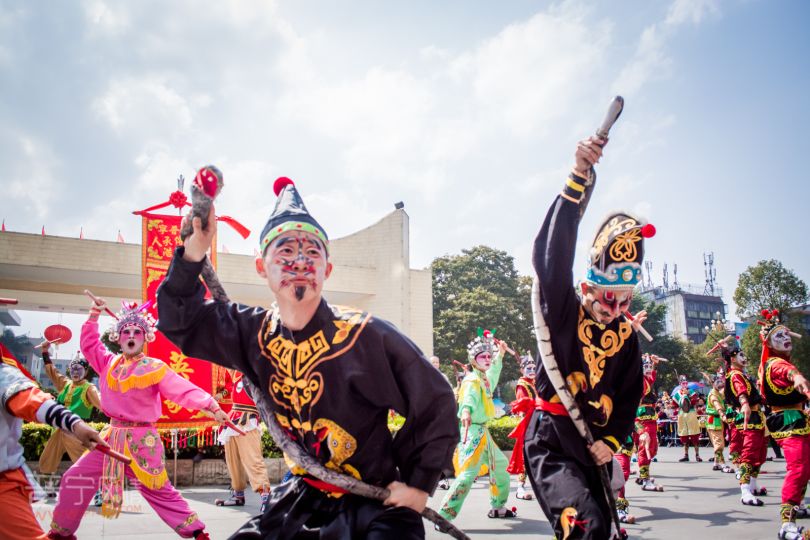 普宁正月初二英歌大老热现场,女子英歌队亮了!