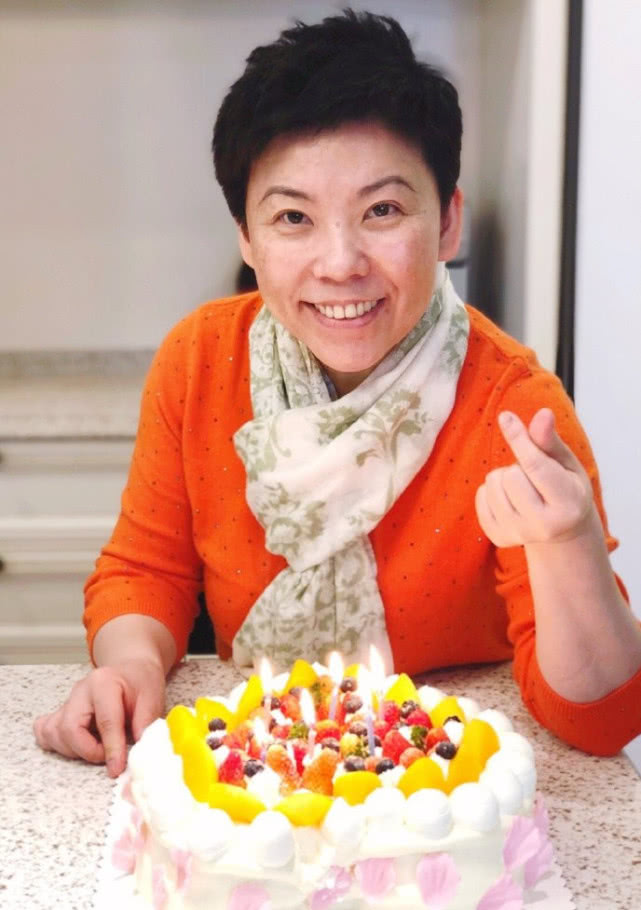 邓亚萍46岁生日晒全家福!13岁儿子成最大希望,法国籍被争议