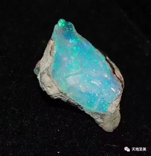 孔雀石藍銅礦螢石藍錐礦lazulite(白色部分為石英)斜硅銅礦磷灰石黝簾