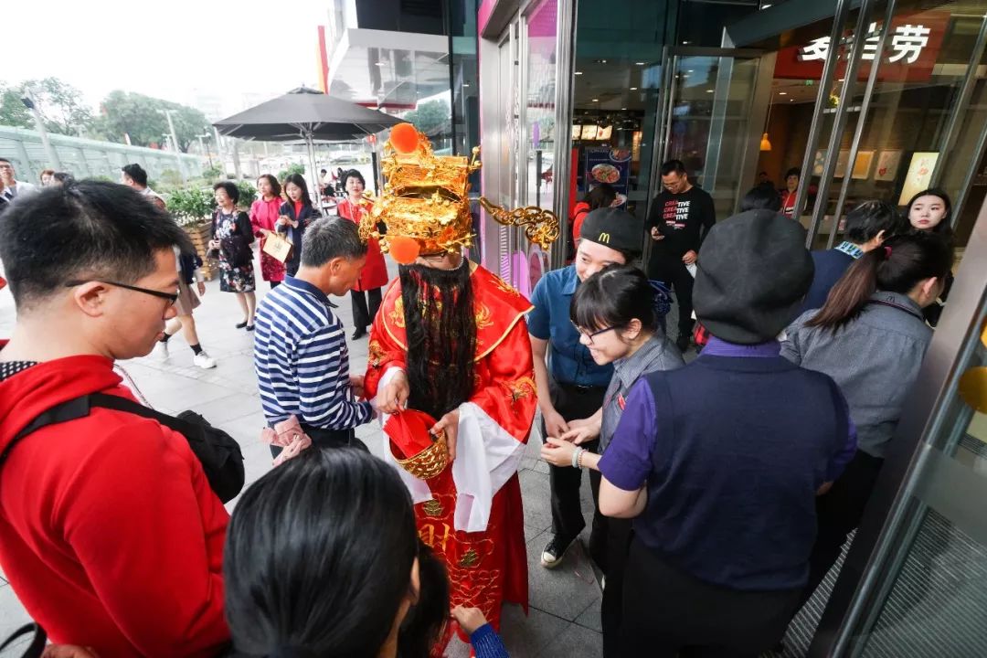 醒狮贺新岁,财神派财运,转运桃花林,盘他!