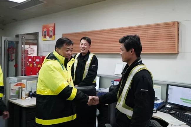 公司领导春节赴一线慰问机务干部员工