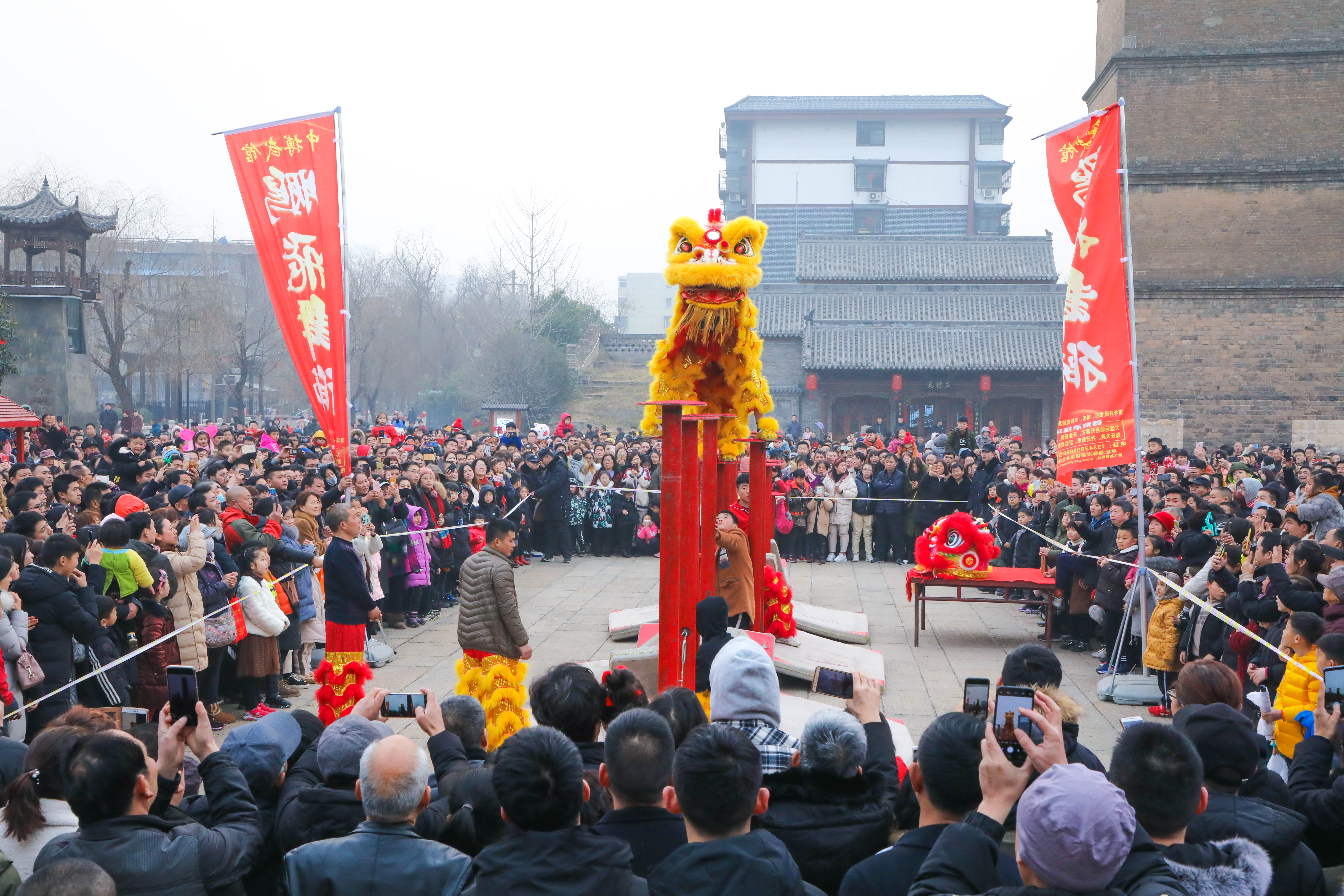 品中過大年,洛邑古城廟會人流如潮_遊客