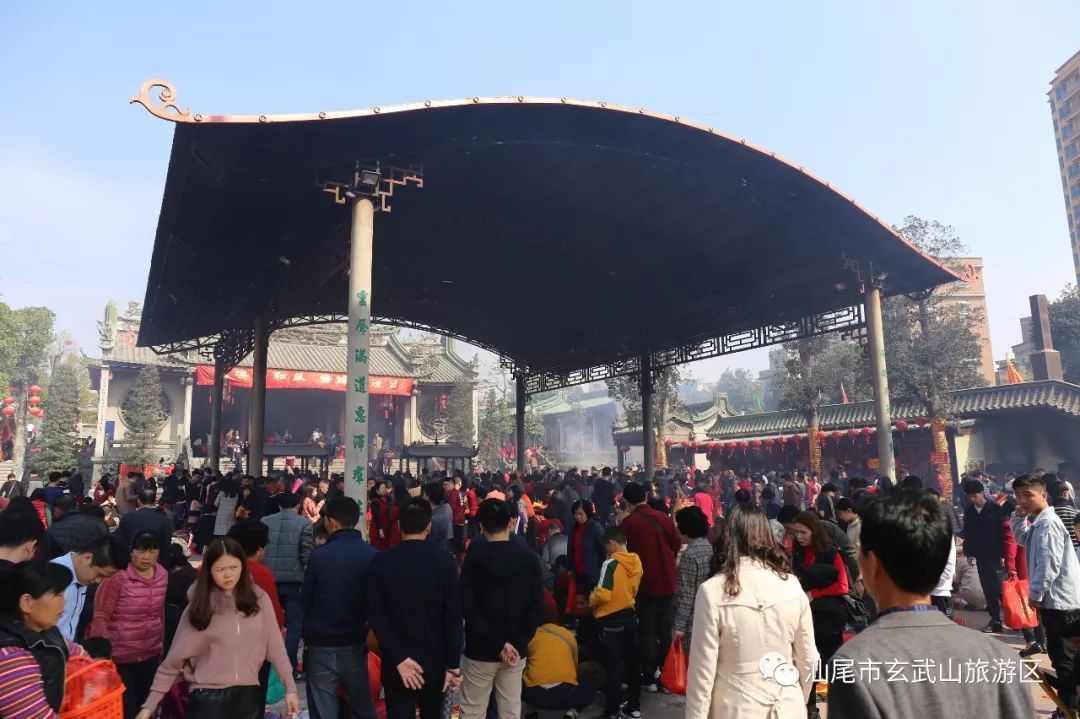 百萬信眾大年初一彙集玄武山朝拜佛祖 祈福場面盛況空前_聖地