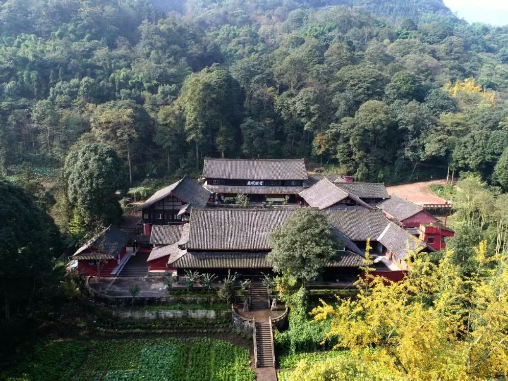 峨眉山中峰寺图片