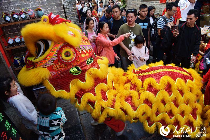 广西贺州:舞醒狮 祈新福