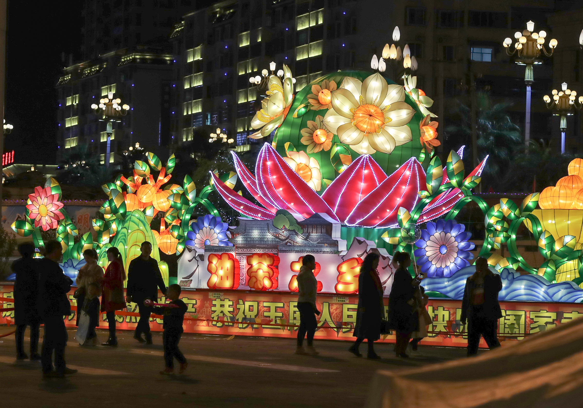 濮阳市中心广场灯展图片