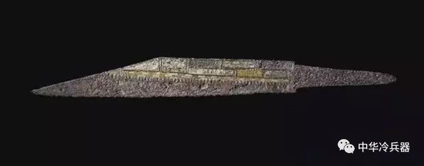 虽然在中世纪文化中,撒克逊刀享有盛誉,但战刀仍然没有得到剑与矛相等