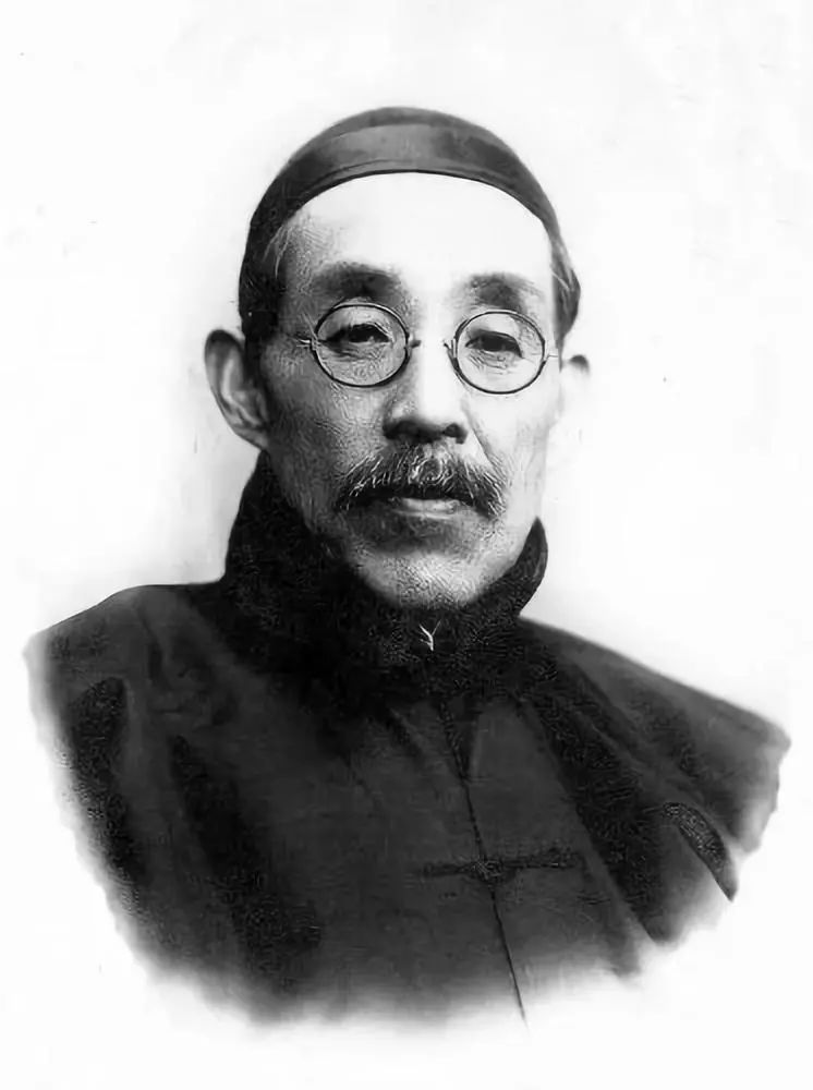 小南:南开大学由严修,张伯苓秉承教育救国理念,于1919年创办,今年正是