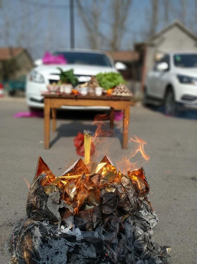 磕头祭车 杀鸡宰鱼