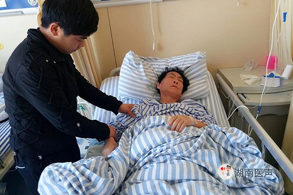 大便困難成黑色54歲男子患癌住院醫生這類人群發病率高