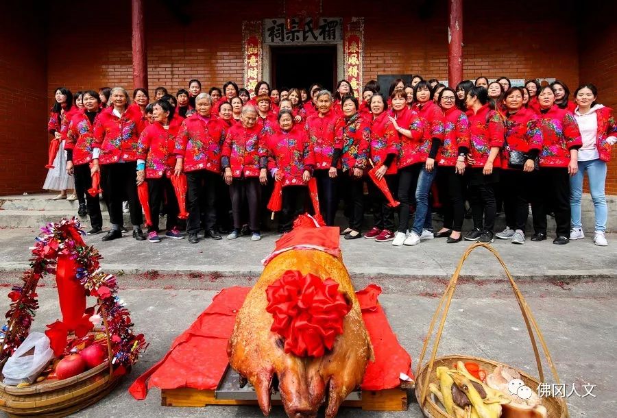 宰女人过年图片