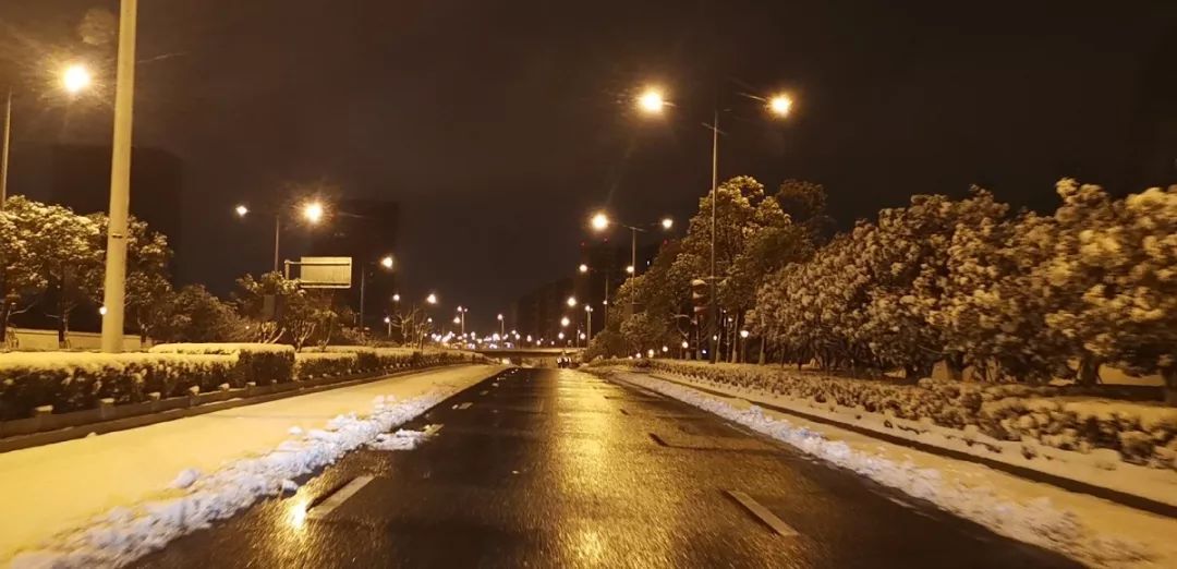 主次幹道▼又是一夜無眠,雪停路暢!有這樣一群人聞雪而動,以雪為令!