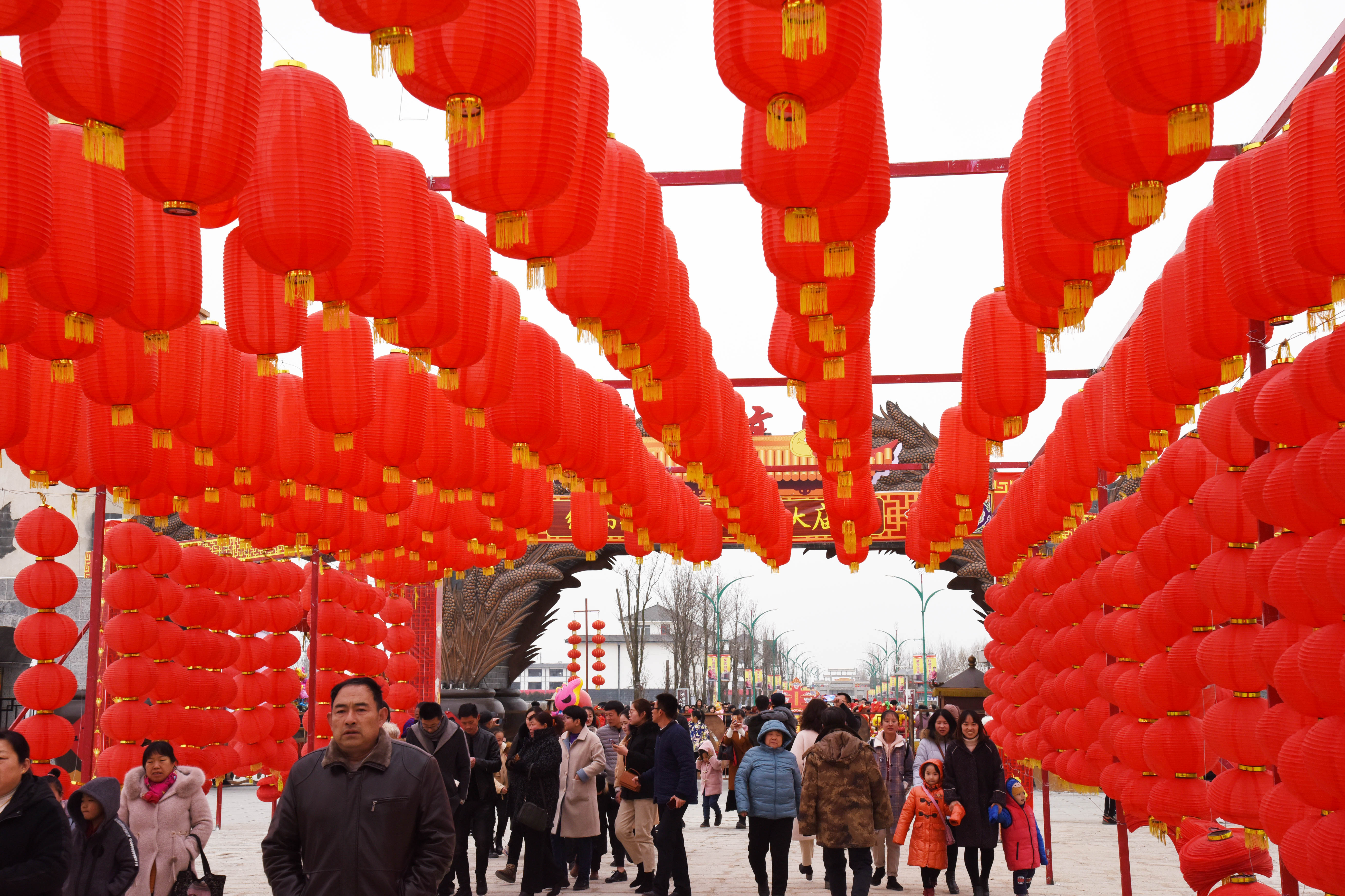 山东高密:逛庙会 赏民俗