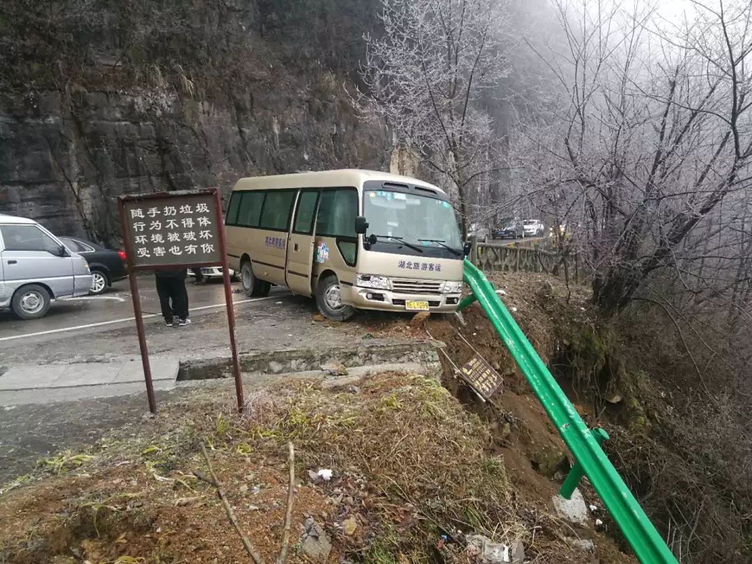 宜昌臨近懸崖和臨近水域等 危險路段的安全防護工程關鍵時刻!