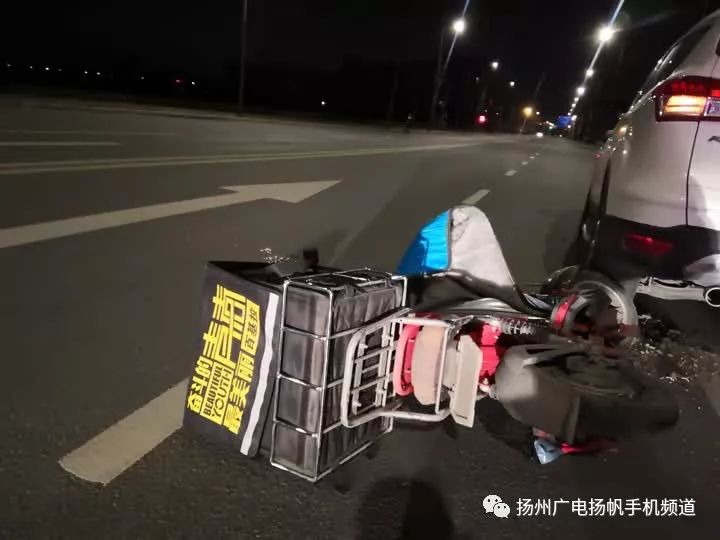 施橋南路一外賣小哥追尾汽車!結果汽車被