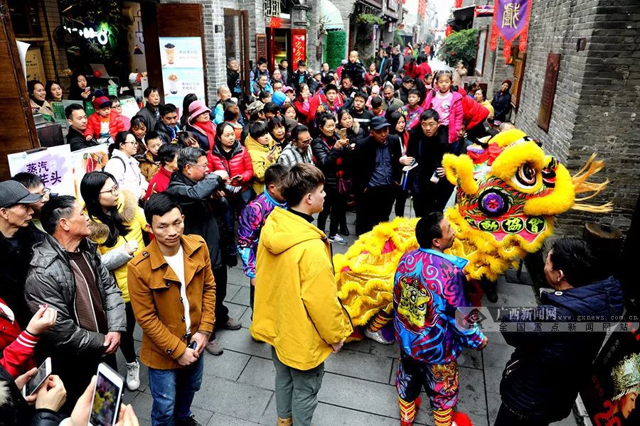 广西一周图说02020208欢欢喜喜过大年红红火火庆佳节