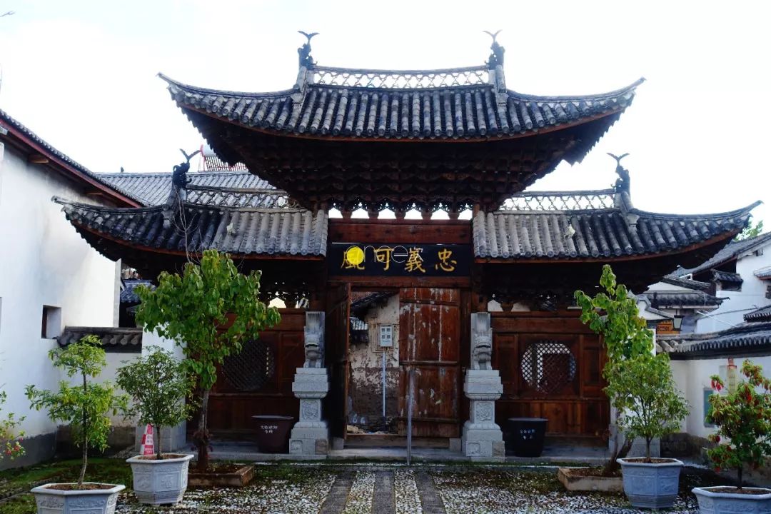 景风阁120小时:期纳古建筑群剑川县城以东不到一百公里,程海南岸,便是