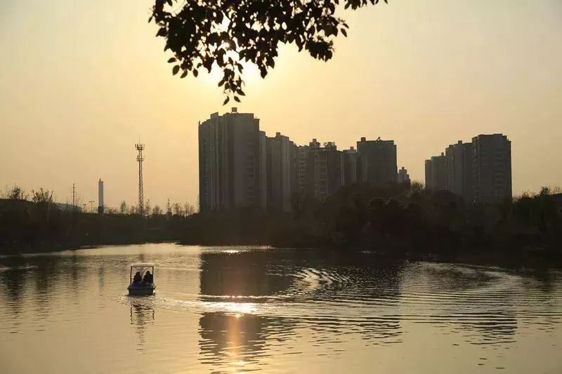 遺址位於常州市戚墅堰街道大運河南側圩墩社區.