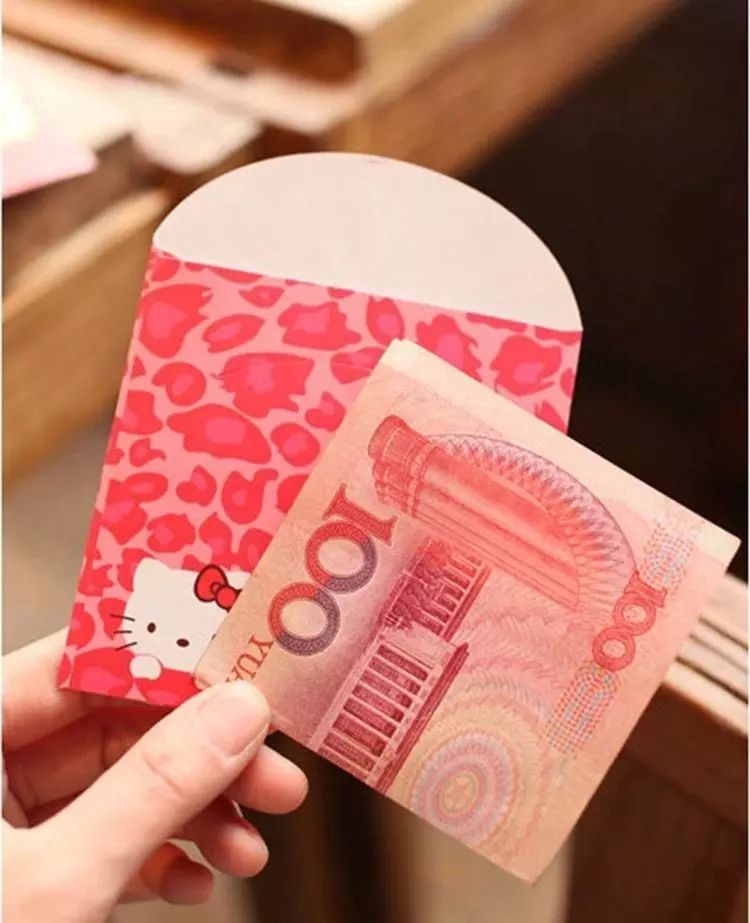 惠州这女的说新年第一次去男友家才收到100元红包你咋看啊