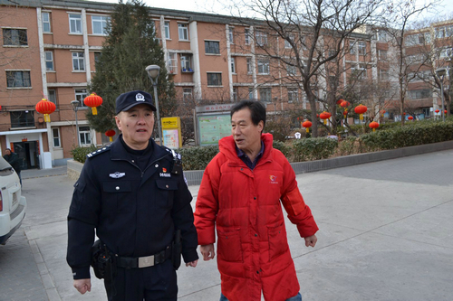 社区民警刘炳旺警务站每天有人值班居民有事随时打电话