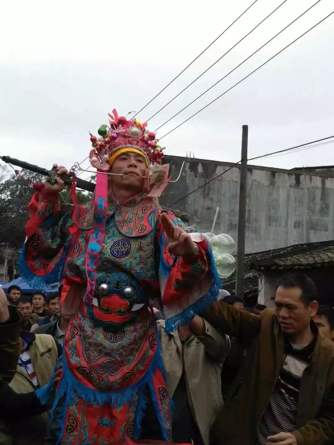 在海南,從大年初一開始,有一些村莊會舉辦