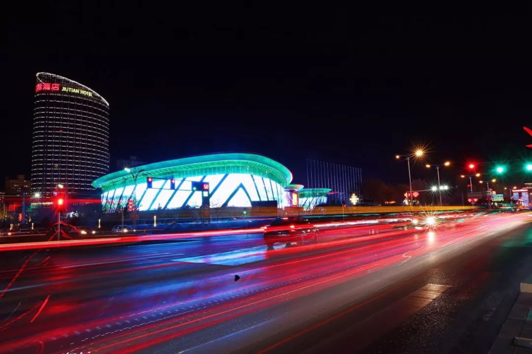 赤峰夜景图片步行街图片