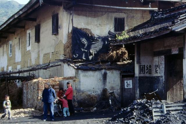 秦在福建设置闽中郡(首个在福建设行政机构的中国政权,但秦王朝并