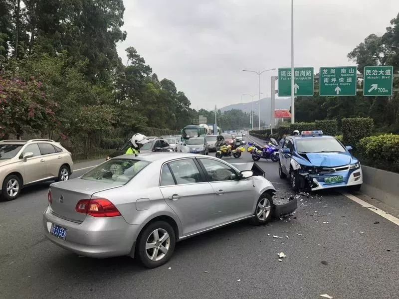 深圳龙华车祸最近图片