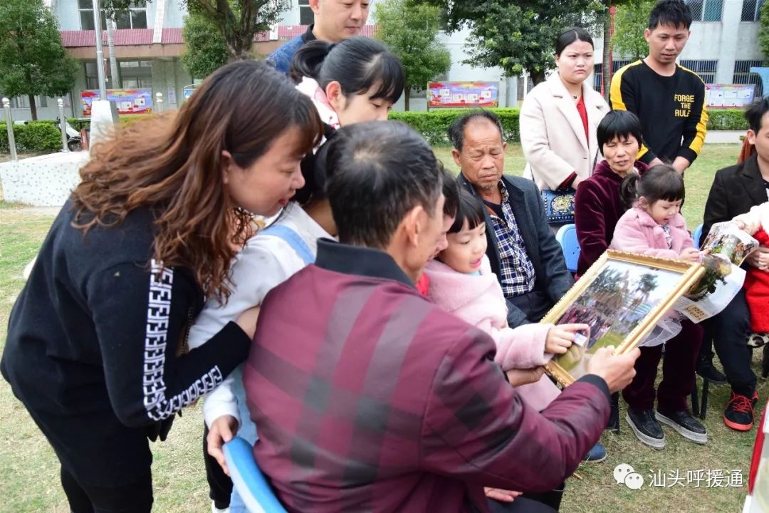 外砂镇凤窖村85岁黄姆老人生日做寿,四代同堂!