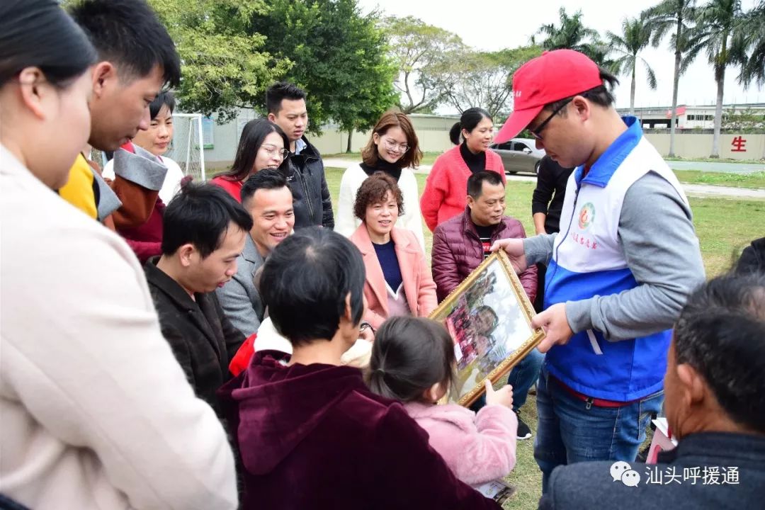 外砂镇凤窖村85岁黄姆老人生日做寿,四代同堂!