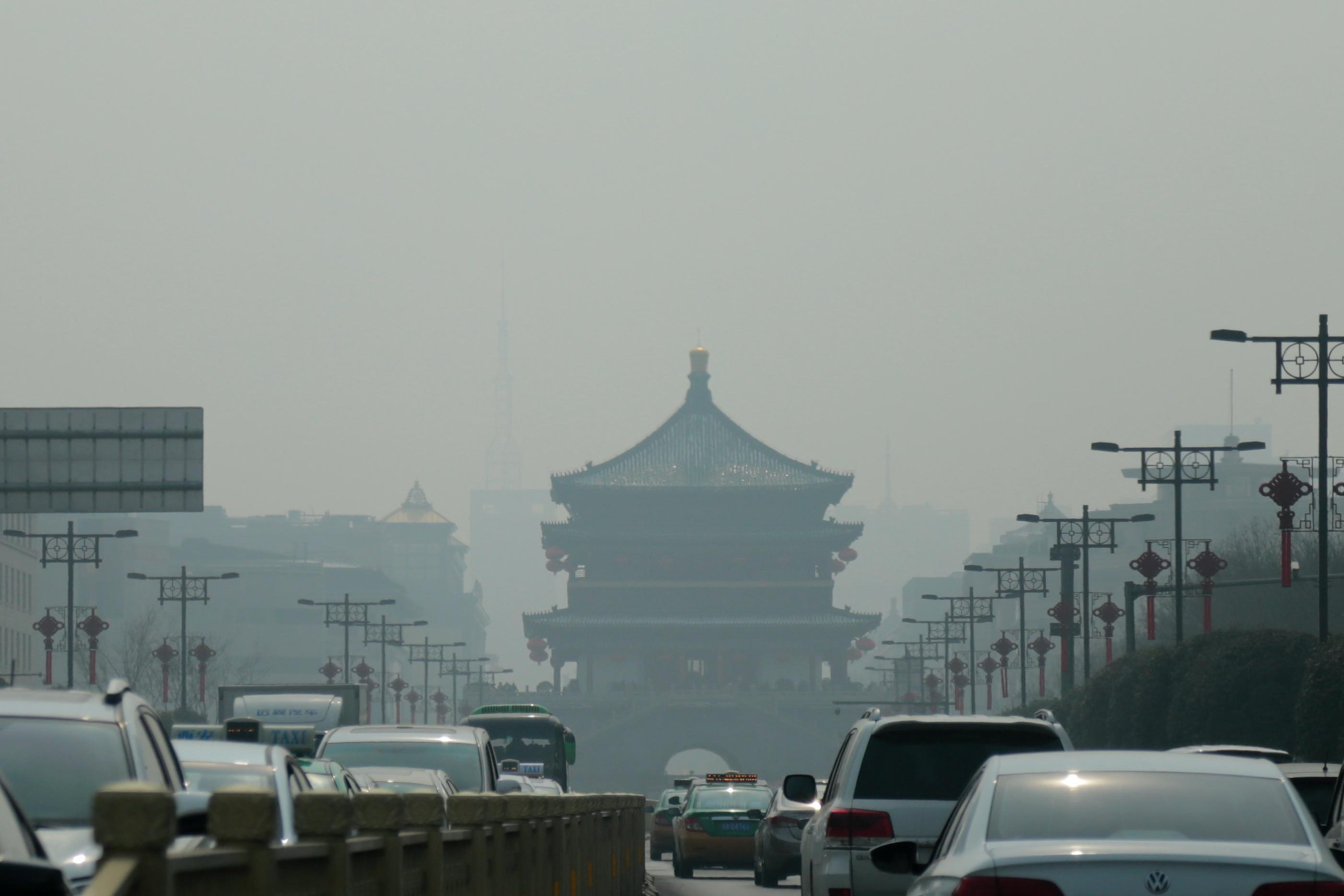 雾霾来袭 西安发布重污染天气橙色预警