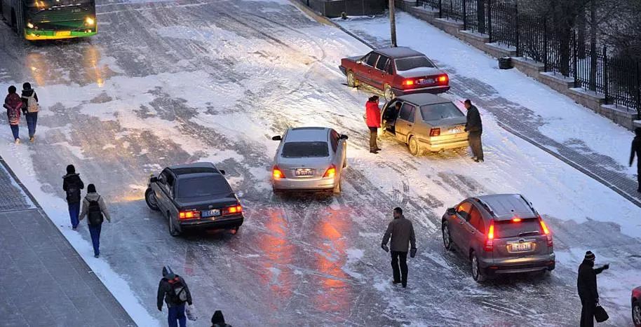 【雪天來臨】雪地開車需要注意哪些技巧?