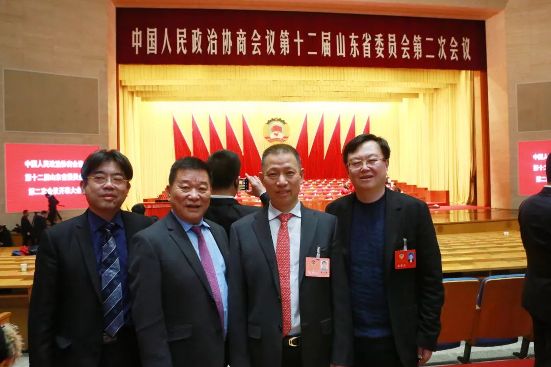 平,刘泽铭,尹国桥作为委员出席了此次大会;山东省侨商协会会长吴立春